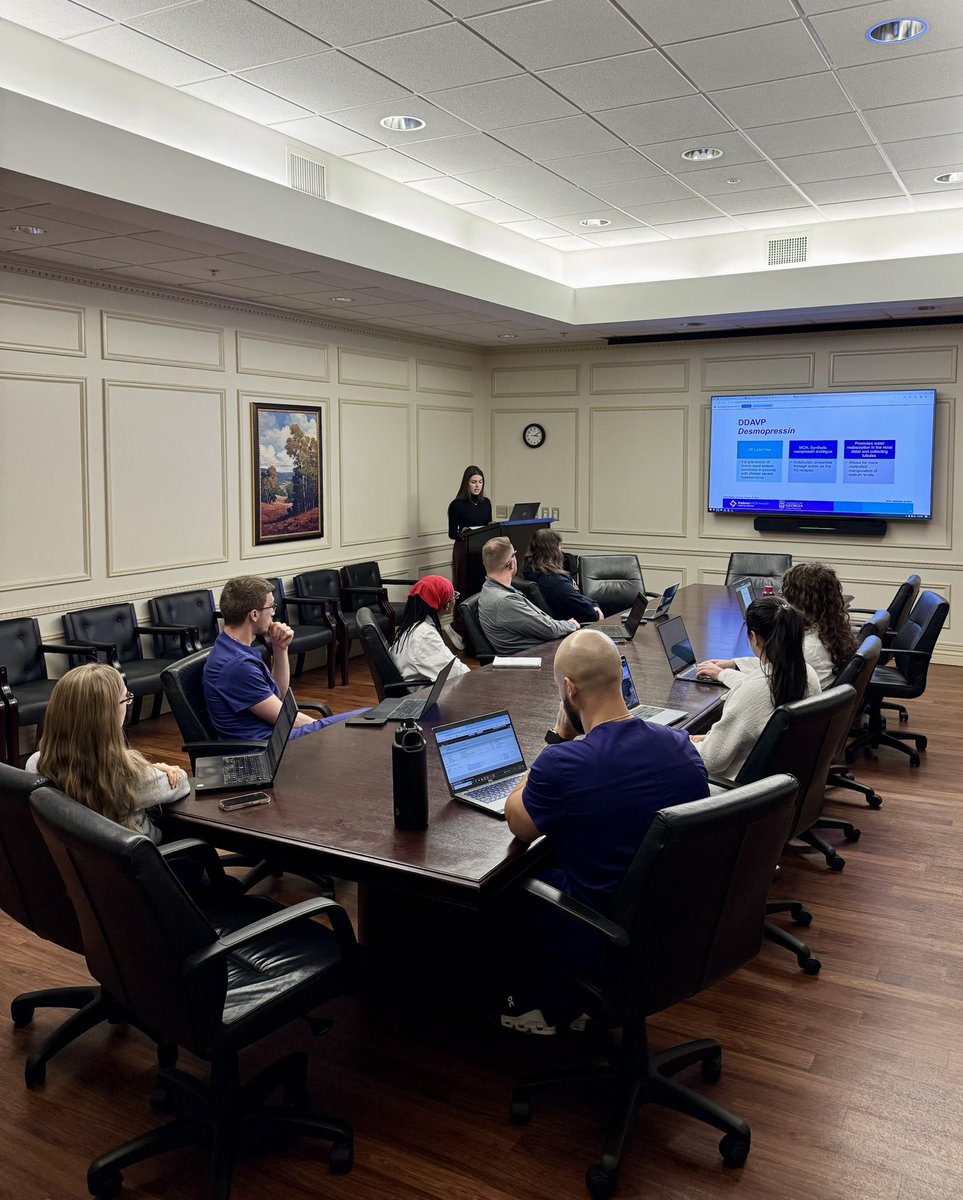 GCCPRS's tweet image. @WSMCGUGA_PGY2CC resident ⭐️Kelsea Mabie⭐️ presenting her @GCCPRS presentation today on the use of DDAVP in the avoidance of overcorrection of hyponatremia 🧂. @AU_UGAPharmRes