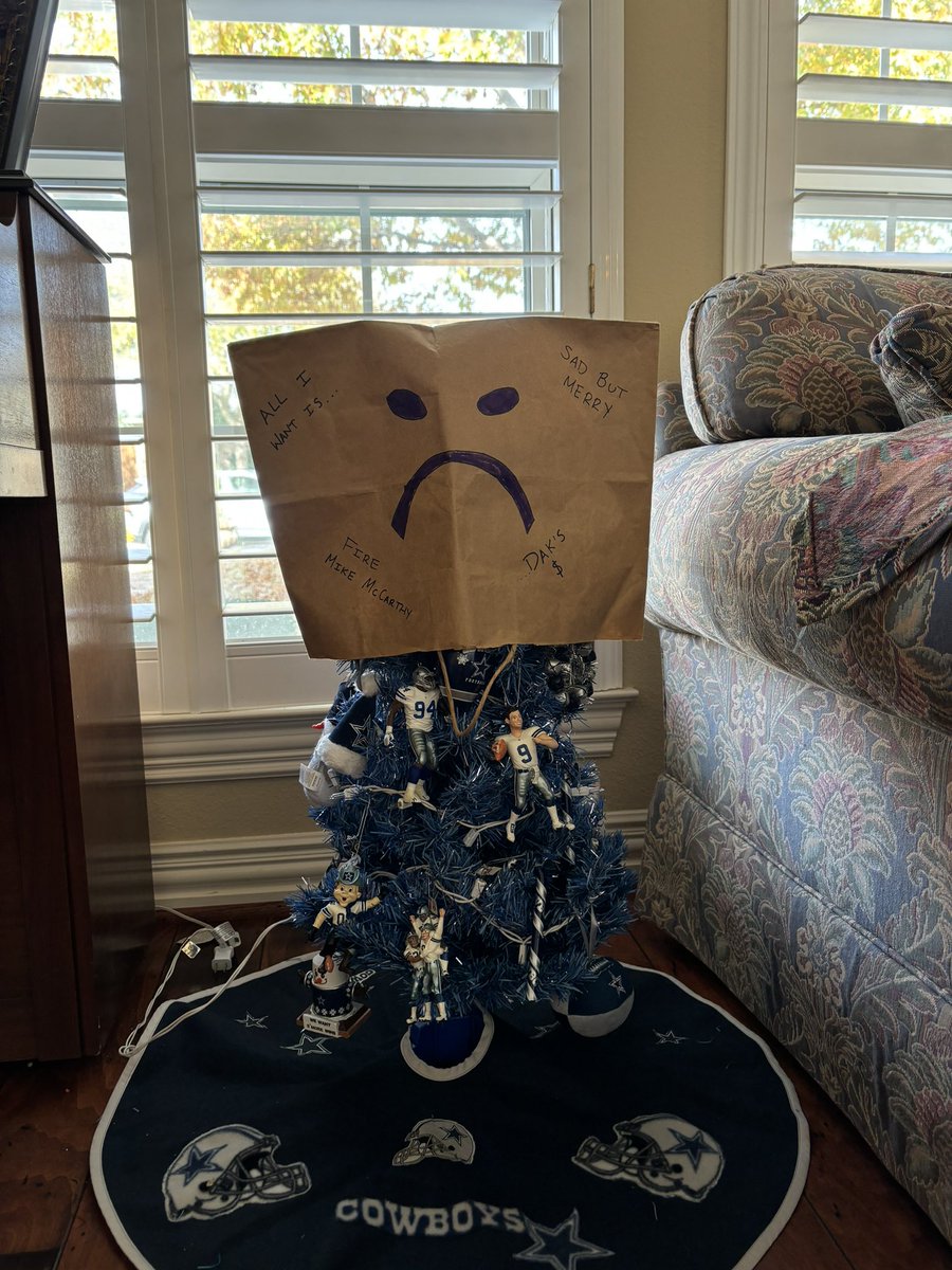 jdoubs1's tweet photo. I still love you @dallascowboys Merry Christmas! (This may be a fire hazard) https://t.co/fkYjEgk4s2