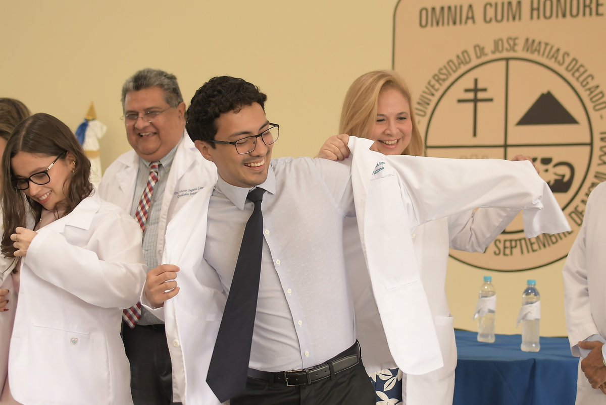 MedicinaUJMD's tweet photo. II Ceremonia de inicio del Internado Rotatorio
@MedicinaUJMD @UJMD_sv @asesmedujmd
#medicinaujmd #ujmd #batablanca #Internado https://t.co/oIQRXKJpGD