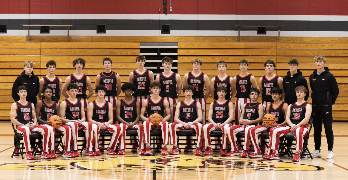 BataviaBBBall's tweet photo. The 2024-25 Varsity Bulldogs were all together yesterday for the first time this season. Here they are!!! A lot to look forward to with this group. https://t.co/fxjuLRVNP2