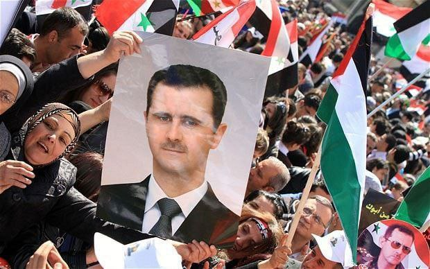 El Presidente Sirio, Bashar al-Assad, es el único líder árabe que ha sido bombardeado por Israel durante 12 años, el único que iza la bandera palestina en los edificios oficiales de su país, el único que trata a los palestinos como iguales a los sirios en todo,