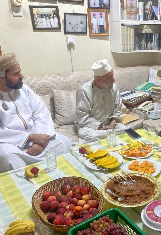 AlmashoorSs's tweet photo. في حضرة الأدب والتواضع، في مجلس الأديب العماني الكبير الوالد الشيخ أحمد الفلاحي، الذي يأسرك بتواضعه قبل أدبه، ولا تستطيع أن تفارق مجلسه إلا على نية تكرار زيارته في أقرب وقت، أسأل الله تعالى له طول العمر والبركة فيه. https://t.co/cxwq9miqRm