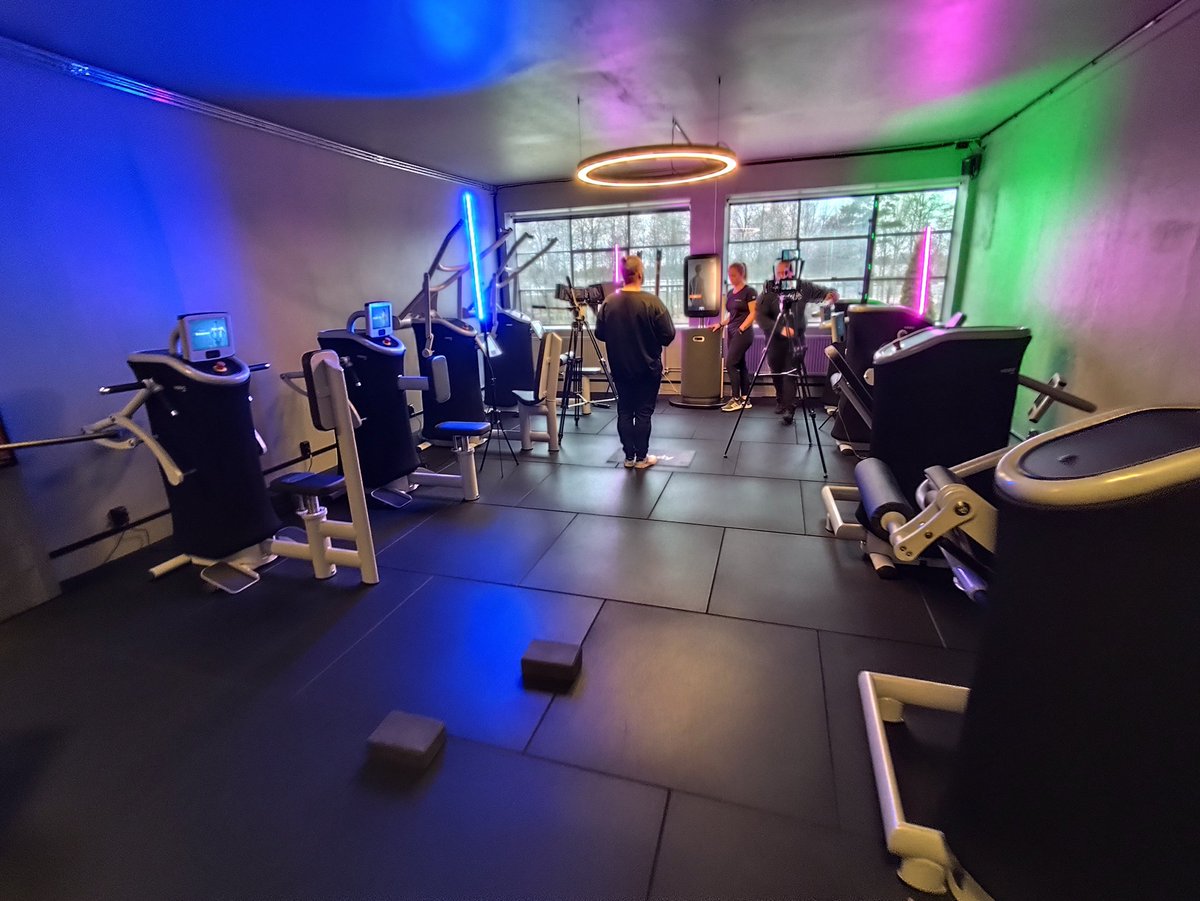MezaVerdeProd's tweet photo. Vi har haft en fantastiskoch filmat en introduktionsfilm om deras E-gym!
Vi ser fram emot att visa er om den här innovativa teknologin. Stay tuned för mer.

#GymBoozt #EGym #Träning #Innovation #Fitness #Introduktionsfilm #Commercial #Fitness #Anderstorp #Marketing #Films https://t.co/p8xIsVKTQ0