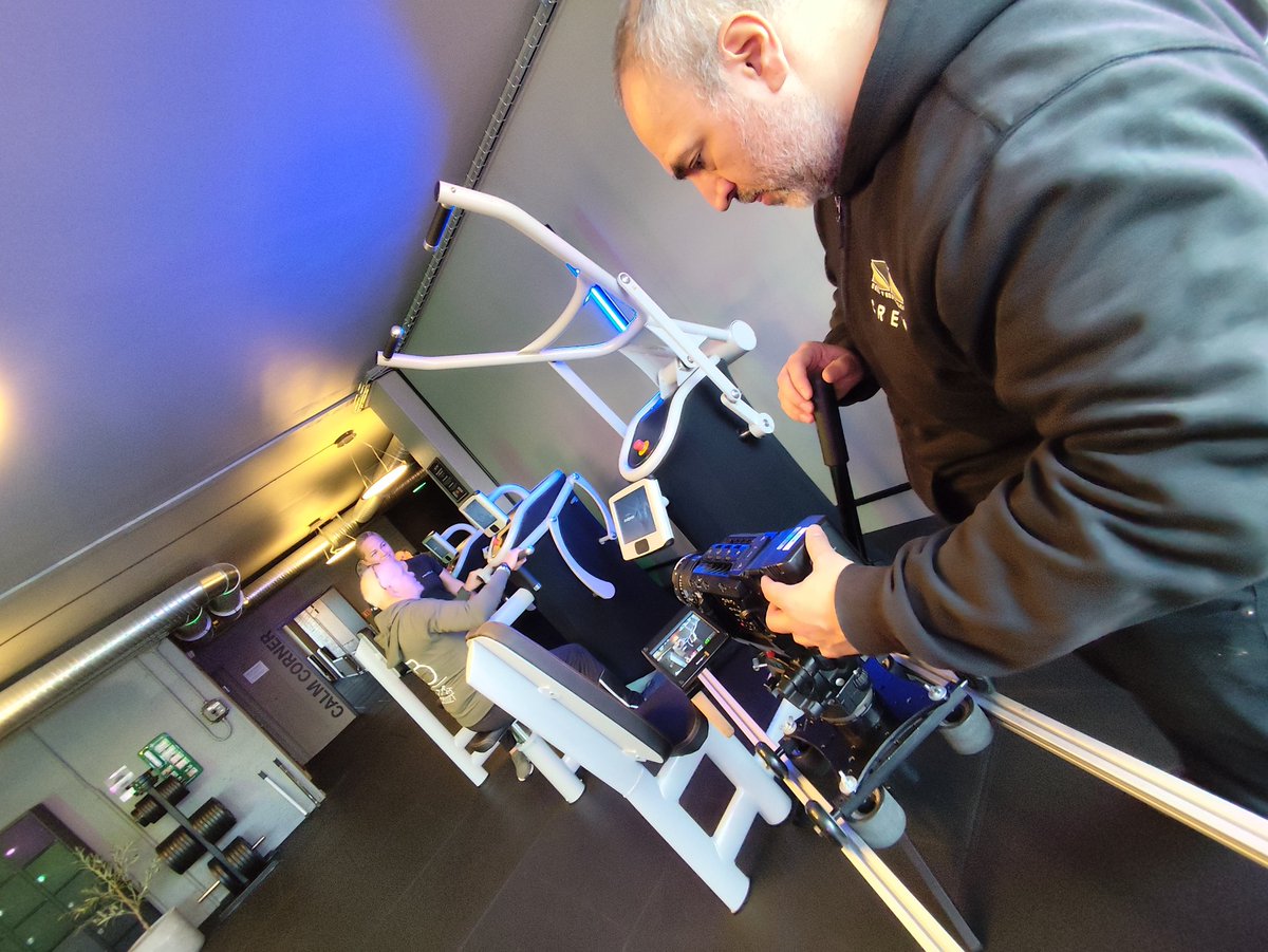 MezaVerdeProd's tweet photo. Vi har haft en fantastiskoch filmat en introduktionsfilm om deras E-gym!
Vi ser fram emot att visa er om den här innovativa teknologin. Stay tuned för mer.

#GymBoozt #EGym #Träning #Innovation #Fitness #Introduktionsfilm #Commercial #Fitness #Anderstorp #Marketing #Films https://t.co/p8xIsVKTQ0