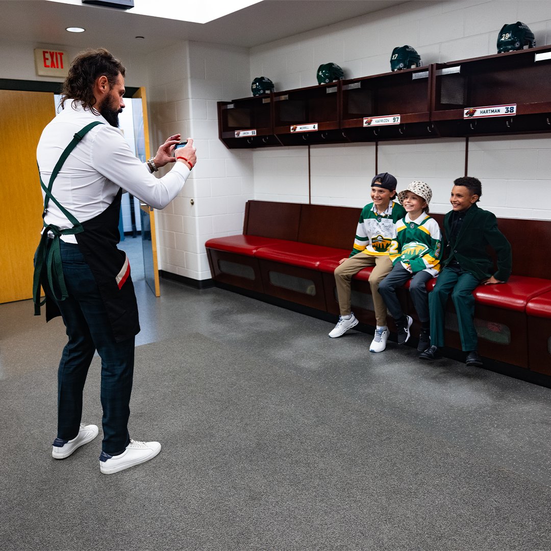WildGivesBack's tweet photo. Bogo helping make memories that will last a lifetime 😍

#MNWildFoundation x @childrensmn https://t.co/FeEzr4fRfc