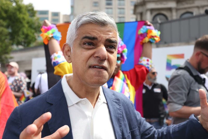 -Knife crime at record high
-Drivers shafted with ULEZ scam
-London nightlife dying on its arse
-Praise for violent thug Chris Kaba
-Imposes Islamic modesty rules on tube ads
-Obsessed with Palestine
-Defened Muslim terrorists as a lawyer

But STILL gets a knighthood! #sadiqkhan
