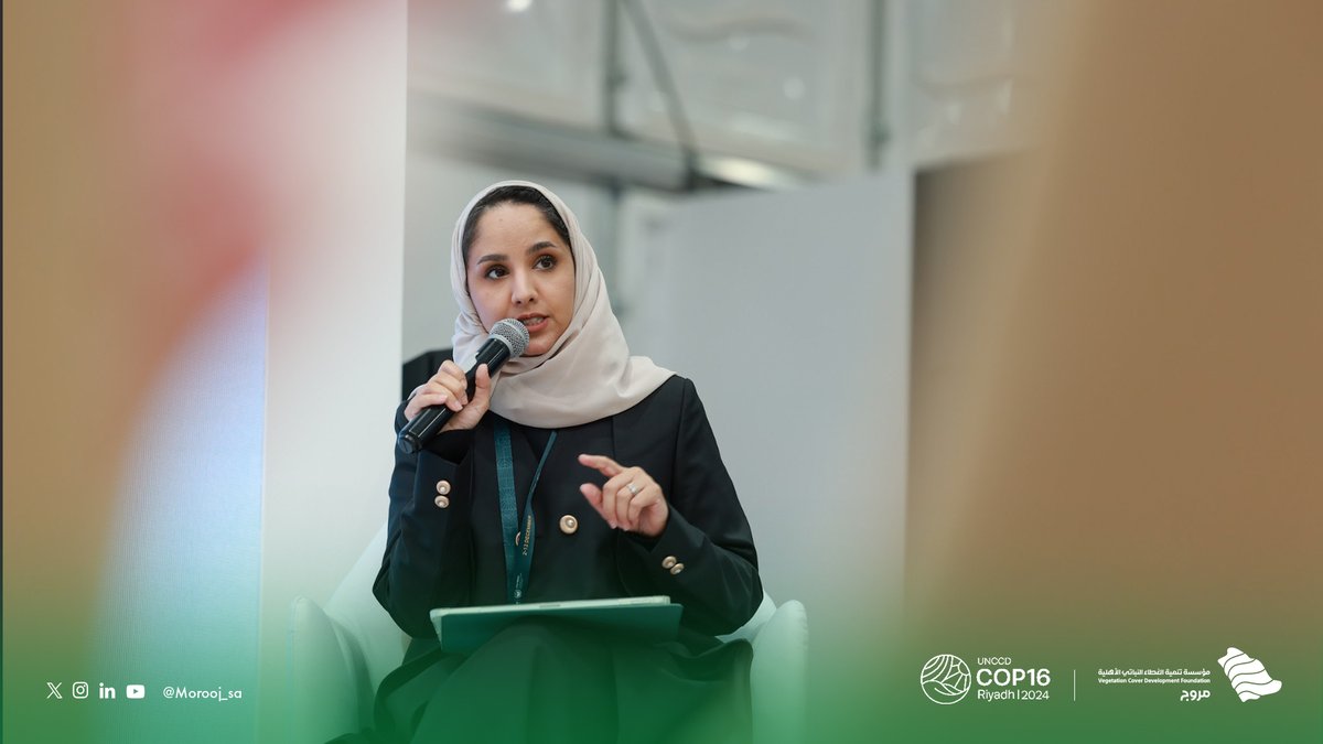 Morooj_sa's tweet photo. من الفكرة إلى الأثر 
ومن الشباب إلى الشباب 
في استعراض شيّق لابتكار وطني ملهم؛ تجتمع باحثة الماجستير إيمان العقلا مع طلاب المرحلة الثانوية عبدالله وعبدالعزيز في جناح #مؤسسة_مروج ليقدّموا لعبة افتراضية تجمع بين الإبداع والوعي البيئي، محفزين بذلك التفاعل المجتمعي نحو مستقبل مستدام. 
 
#كوب16_الرياض 
#أرضنا_مستقبلنا