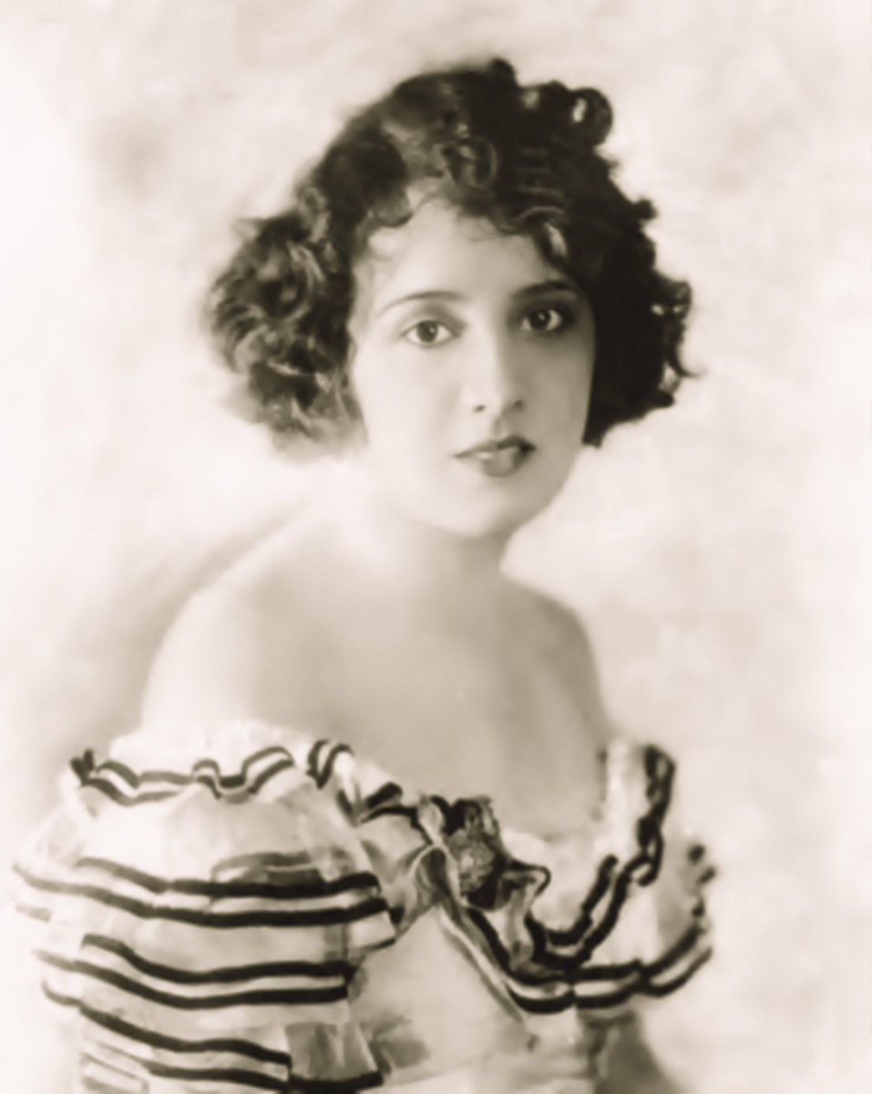 Estelle Taylor, ca. 1922 (May 20, 1894 – April 15, 1958). American silent  film actress. She was married to the famous boxer Jack Dempsey., image size:957x1200