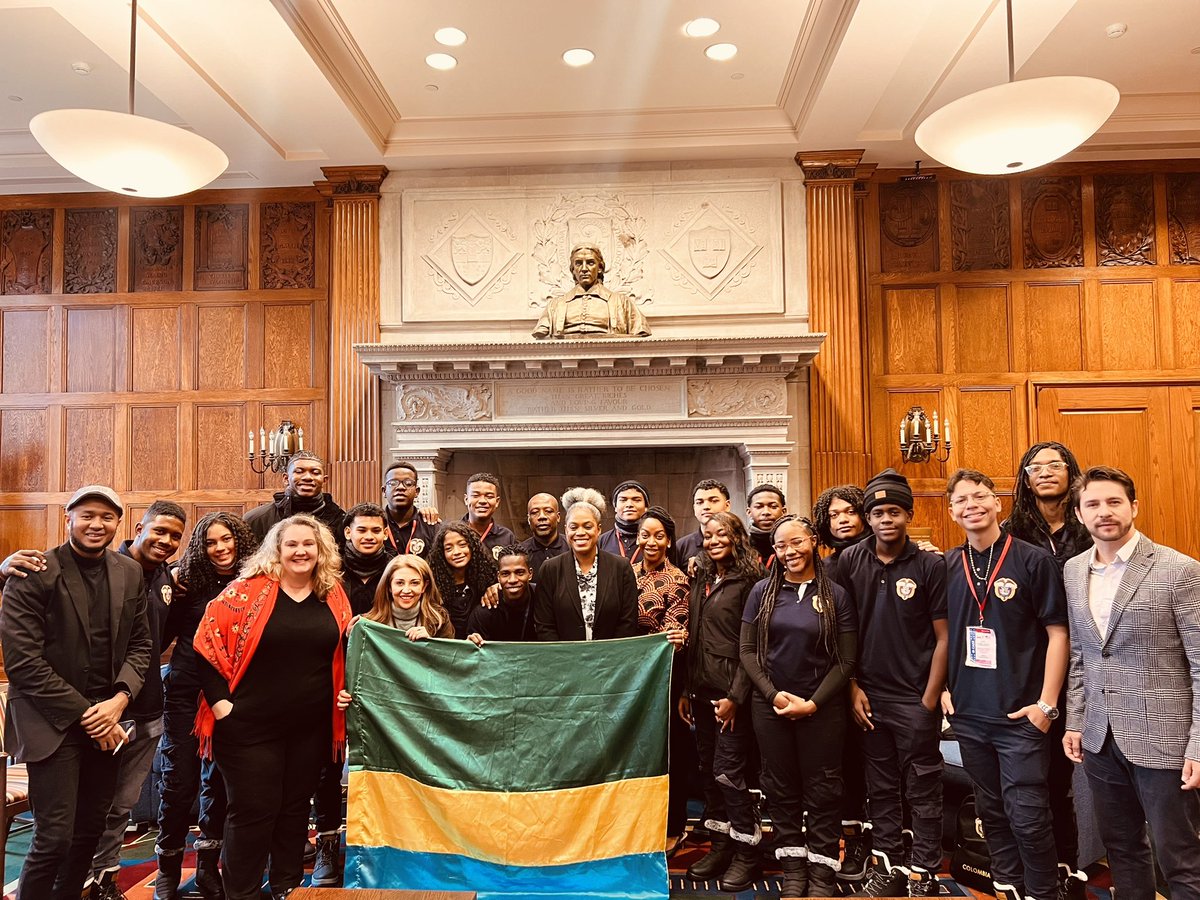 AuroraVergaraF1's tweet photo. Hoy tuvimos el honor de recibir en @harvardalari al Team Robotics del Pacífico.

Agradezco al equipo de @CancilleriaCol, el Consulado de Colombia en Boston, @USEmbassyBogota y todas las personas e instituciones que hicieron posible este intercambio académico.

También aprecio la disposición de la asociación de colombianos en Harvard @ColombiaHarvard para empezar a guiar a esta generación de mentes brillantes.