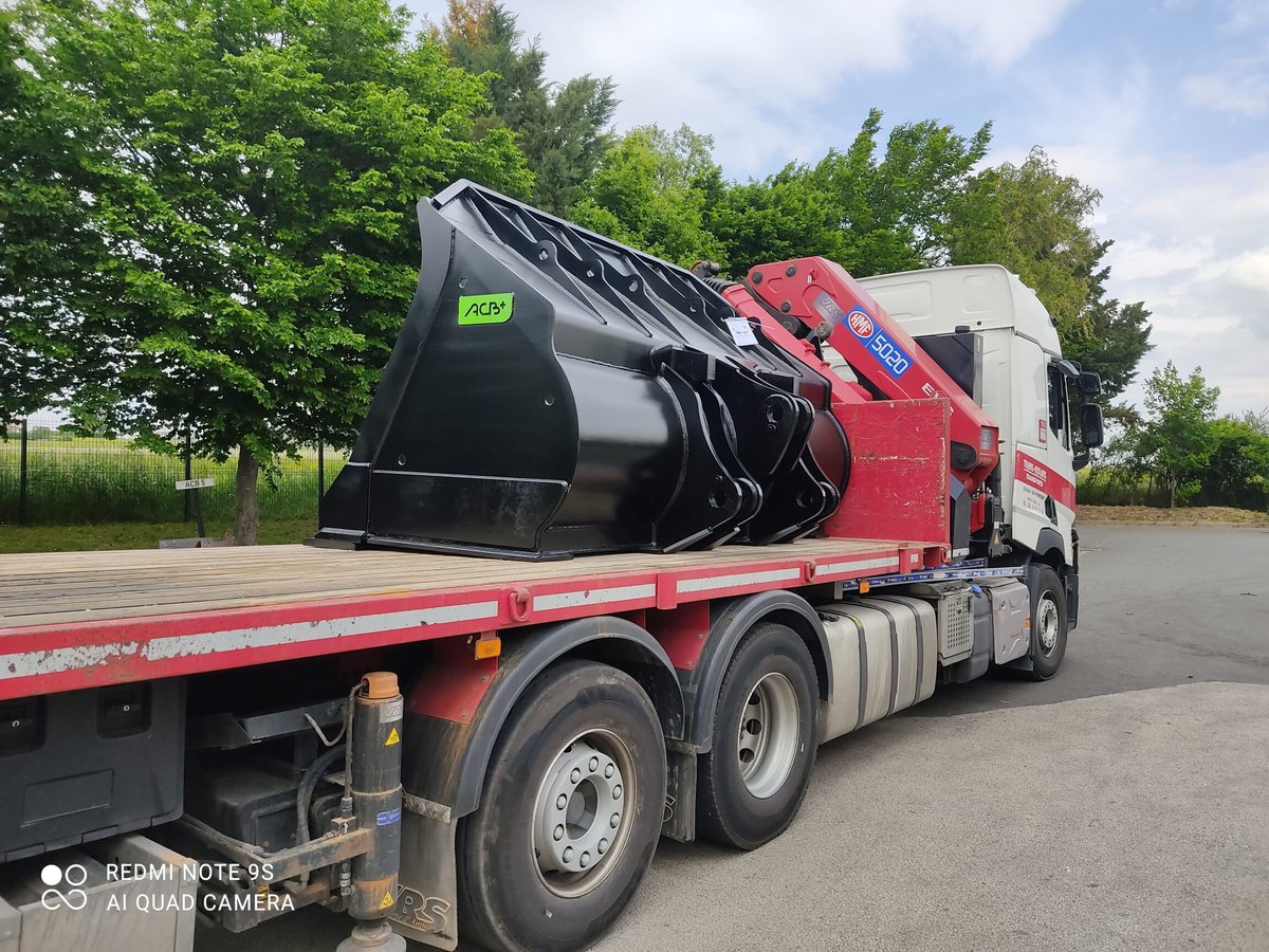 🔧 Godet chargeur monté sur la Liebherr L586 XPower 🔧

Caractéristiques :
- Largeur : 3 410mm
- Capacité : 6,5m³
- Poids : 4 044kg
- CLBR 
- Boucliers de coin 

🔗 swll.to/godet-chargeur

#ACBPlus #Liebherr #Chargeuses