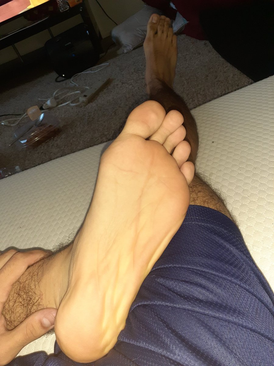 _toesss_'s tweet photo. My feet kinda stink bro, that cool w you? https://t.co/2mLTV5y9t6