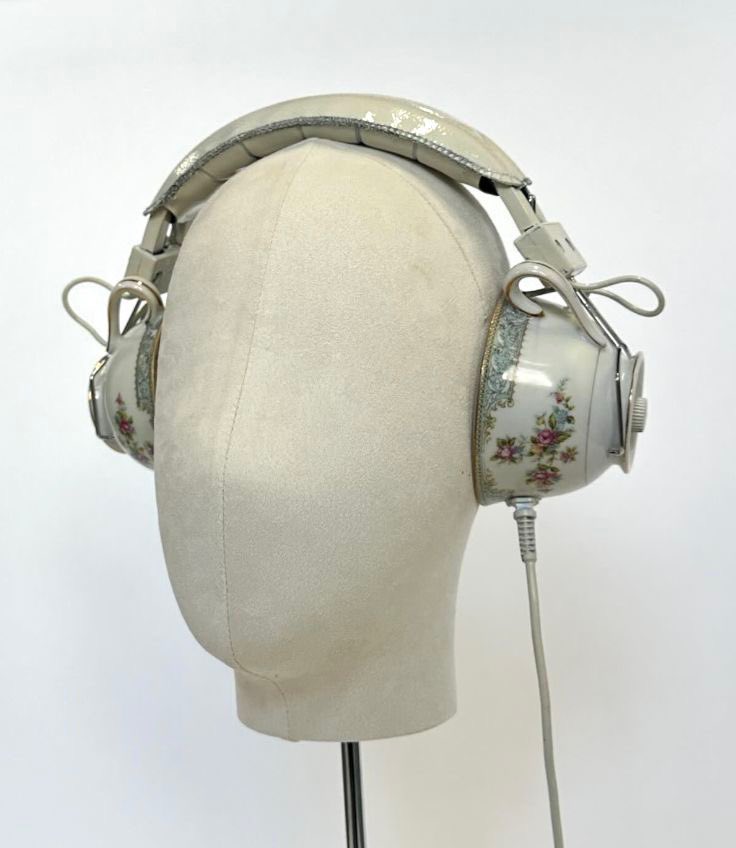 seraphicmaria's tweet photo. concept teacup headphones https://t.co/tyzYckXEbO