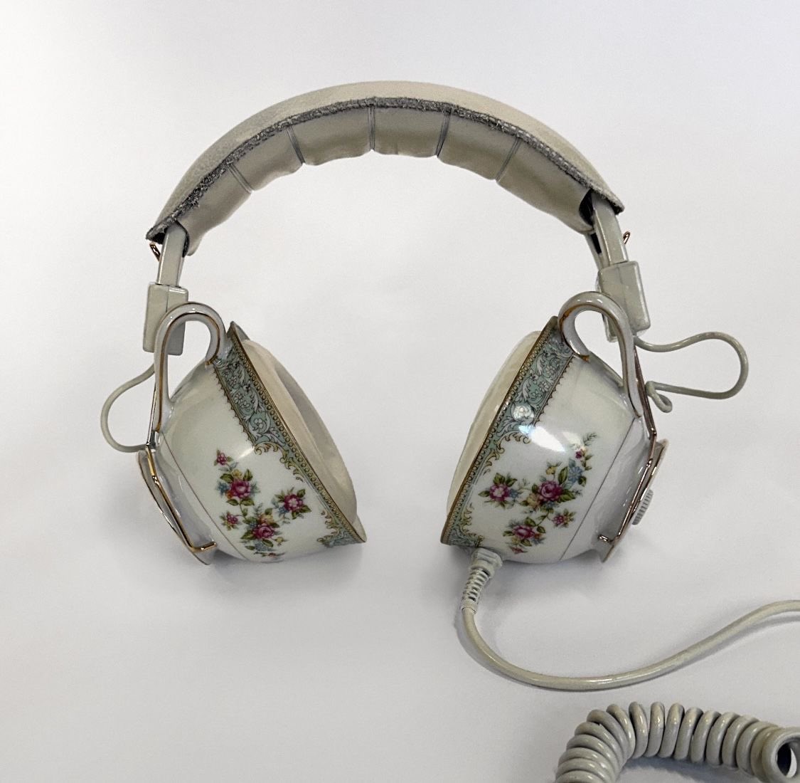 seraphicmaria's tweet photo. concept teacup headphones https://t.co/tyzYckXEbO