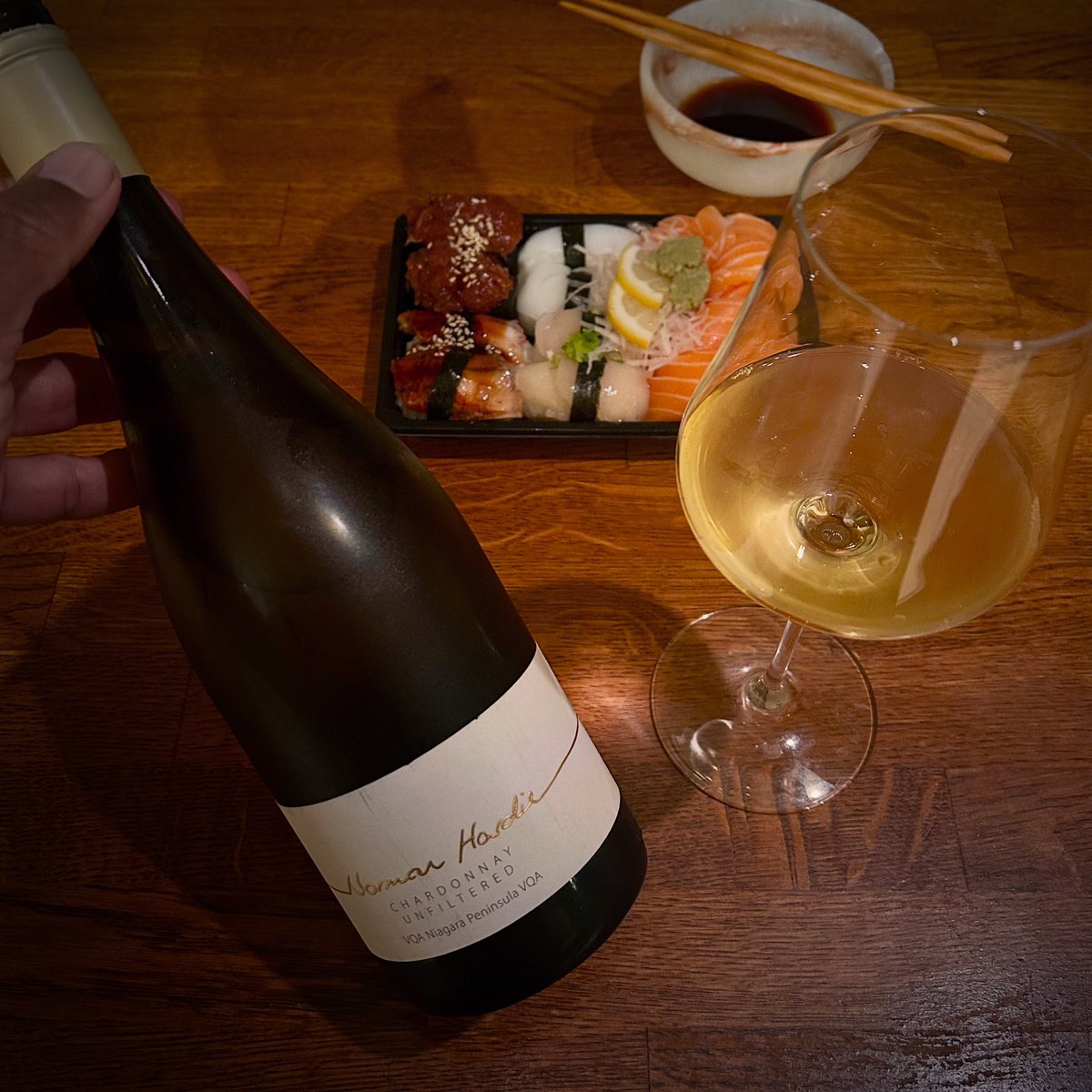 BlindTasters's tweet photo. Niagara Chardonnay @ 10 years old (v 2014). Initially icy &amp; mineral, but then fans out onto notes of toffee, butterscotch &amp; lemon tart, w/ a limey, peppery finish. The interplay between austere &amp; decadent is exhilarating. #canadawine https://t.co/c5MthVKk4O