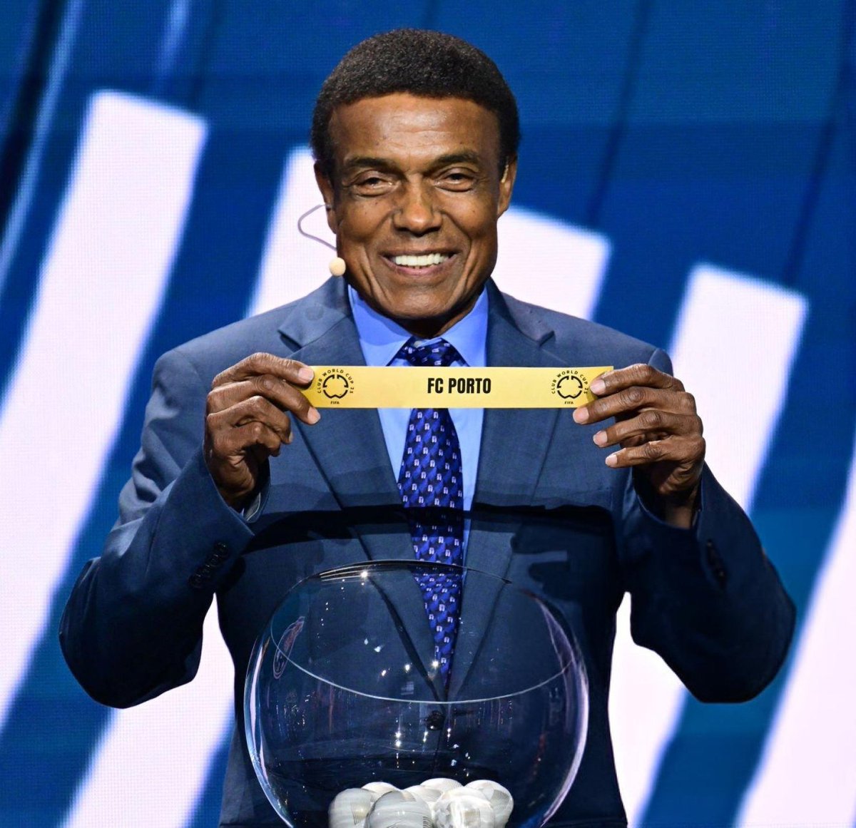 O sorriso de Cubillas ao sortear o FC Porto 😁💙