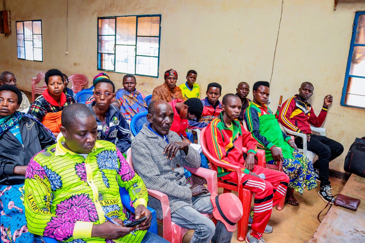 Gitega's tweet photo. A travers le projet #WE_CARE mis en oeuvre par @CAREBurundi en partenariat avec le @GenreMinistere, @cocafemgl ainsi que le centre de recherche de l'@UB_Rumuri (#CRELACS) avec l'appui du gouvernement Canadien a organisé à #Mutaho ce 04/12/ 2024 un débat pour éradiquer les #VBGs. https://t.co/wZB9B692W0