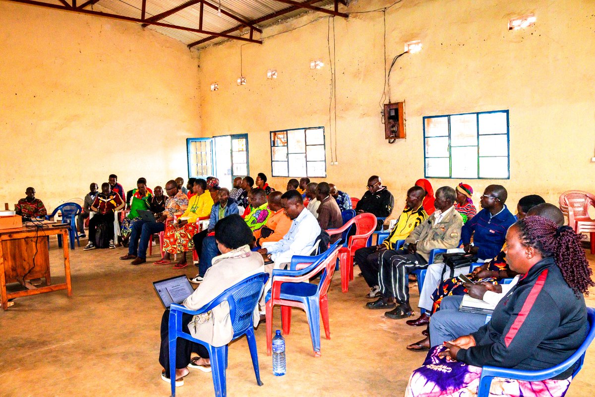Gitega's tweet photo. A travers le projet #WE_CARE mis en oeuvre par @CAREBurundi en partenariat avec le @GenreMinistere, @cocafemgl ainsi que le centre de recherche de l'@UB_Rumuri (#CRELACS) avec l'appui du gouvernement Canadien a organisé à #Mutaho ce 04/12/ 2024 un débat pour éradiquer les #VBGs. https://t.co/wZB9B692W0