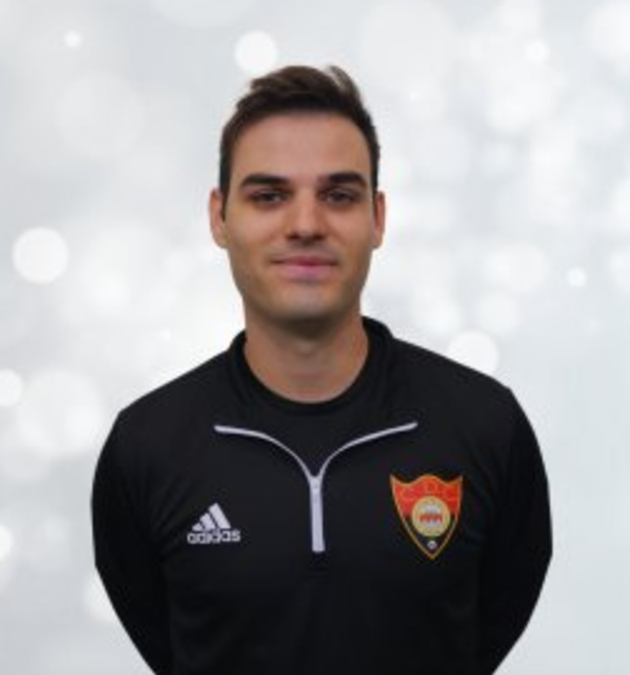 3º RFEF
La labor de un buen analista que además ejerza como auxiliar, siempre es fundamental. De eso sabe mucho Pablo Escavy, mano derecha del técnico Ranko y uno de los más preparados de la región. Buena persona ante todo, cercano y sencillo. Muchos medios útiles en día a día