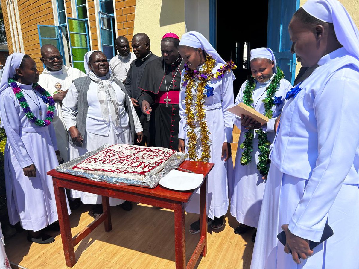 CDKK2022's tweet photo. Catechism come first in the faith of ones heart.
Bishop Obanyi of the Catholic Diocese of Kakamega presided over the commissioning and graduation ceremony of catechists both religious and laity at St.Andrew Kaggwa Catechetical Centre in Mumias today. https://t.co/L0On8TbNq3
