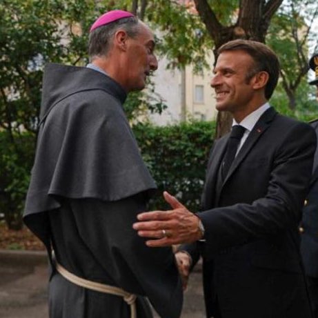 PhineasCasgiu's tweet photo. News 🔜🗳️ 

Emmanuel Macron annonce la nomination du Cardinal Bustillo au poste de Premier ministre. https://t.co/0MfLgnrGiG