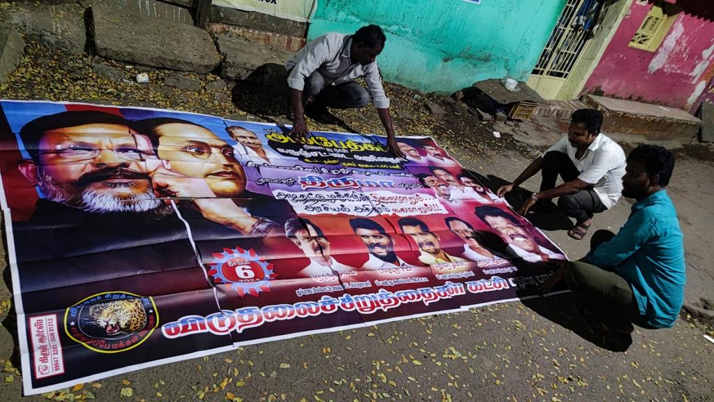 munisvck11's tweet photo. #டிசம்பர்_o6
#புரட்சியாளர்_அம்பேத்கர்
நினைவு தினம்..

மதுரை மாநகர் தெற்கு மாவட்டத்தின் சார்பில்..
10-பிட் மல்டி கலர் லித்தோ
போஸ்ட் மதுரை வீதிகளில்..💥

#மதுரை_தெற்கு_மாவட்டத்தின் 
#கருஞ்சட்டை_பேரணி 
நிகழ்வு நாள் : 6/12/2024
நேரம்: காலை 11 மணி அளவில்..
#VCK https://t.co/CUTmdvROEc
