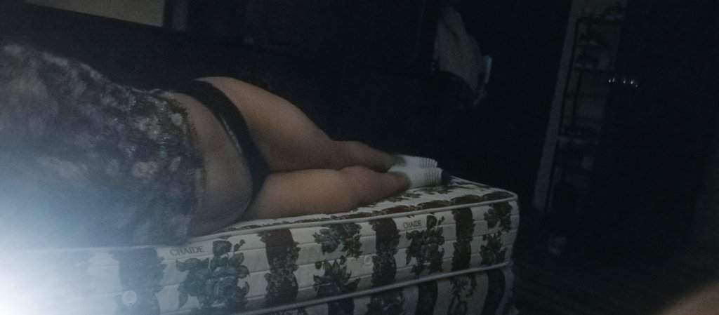 los4enuncuarto's tweet photo. Quien quiere darle duro a mi esposa ... Es gordita , lo hace muy rico https://t.co/Vl6eGNPhmz