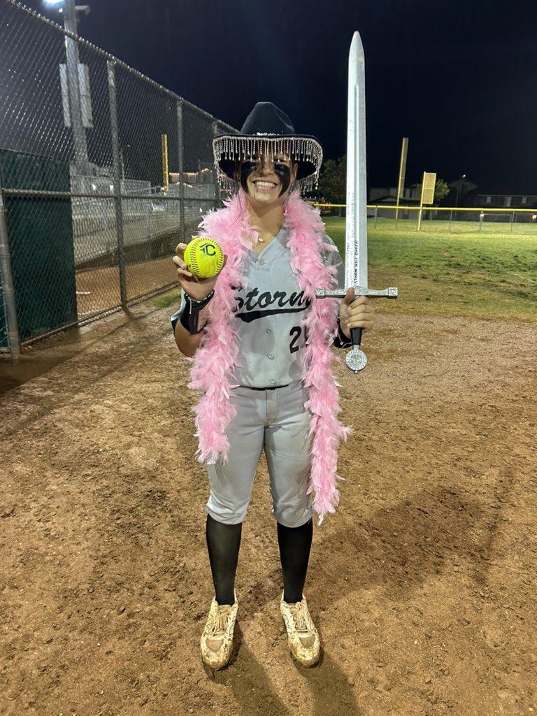 Stormhillroyer's tweet photo. Congrats Cailin Adams on your first OTF homerun! https://t.co/s49KnJvKiW