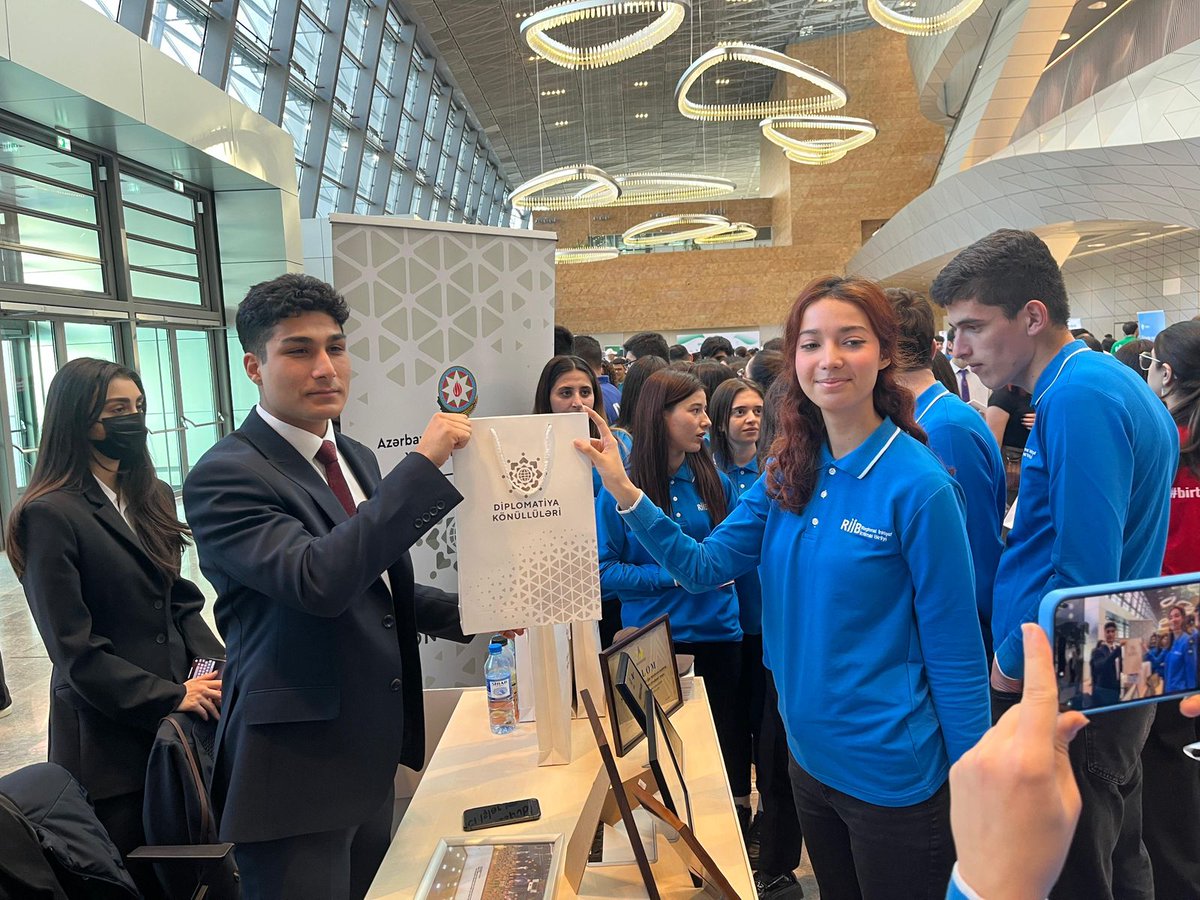 Thrilled to welcome hundreds of guests in front of our stand in the margins of the Solidarity Forum of #Azerbaijan|i Volunteers.

Guests were informed about activities of the Diplomacy Volunteers, as well as won the small prizes through participating questionnaires by our team.