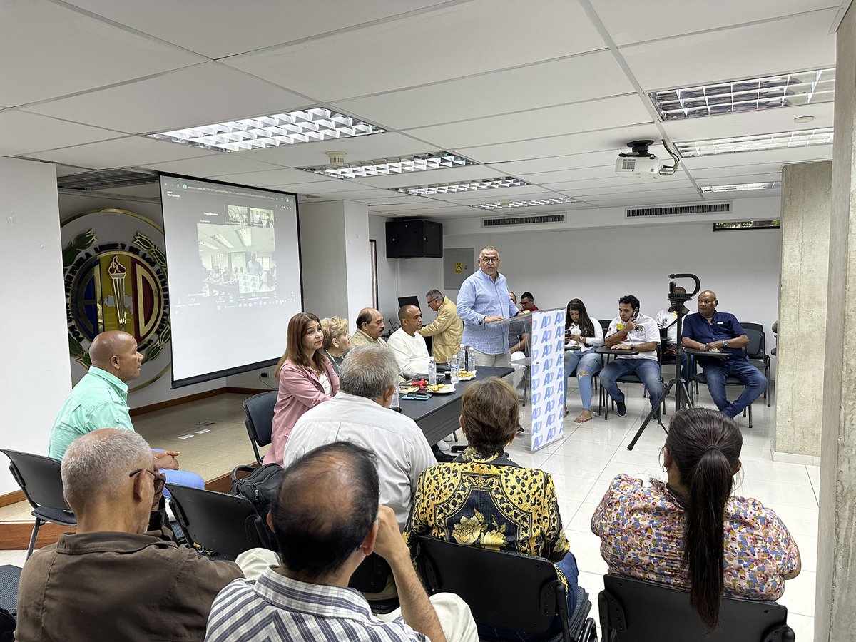 ADVenezuelaa's tweet photo. Ing. José Peraza: “¿Que nos importa a nosotros? La defensa de los derechos de los trabajadores y de los agremiados, porque eso permite la calidad de vida de cada uno de nosotros. Es por ello nuestra lucha” https://t.co/1lPOQh92SF