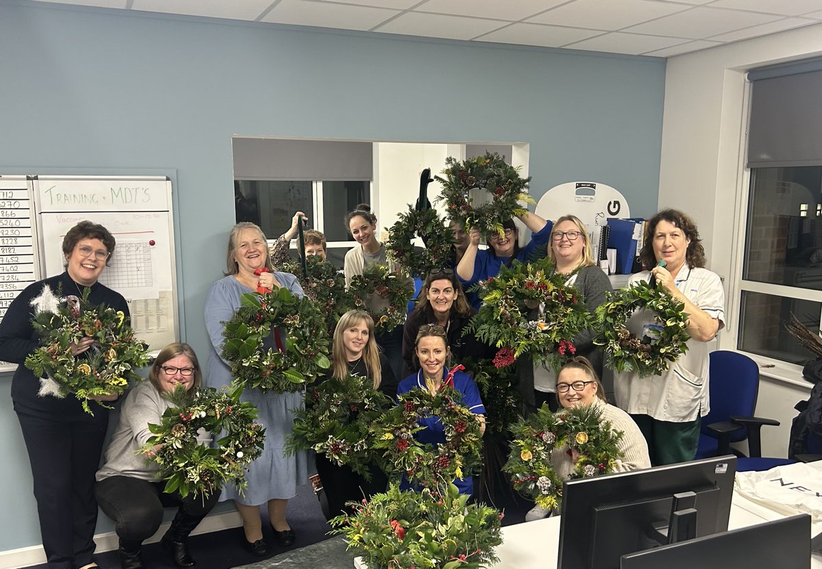 Grateful to be invited to Rural Alliance CCT Xmas wreath making this evening. A lovely team xmassy event - thank you ⁦<a href="/elea_emma/">Emma lea</a>⁩ and team 🎄⁦<a href="/cwpnhs/">Cheshire and Wirral Partnership NHS FT</a>⁩ (we did hoover after!)