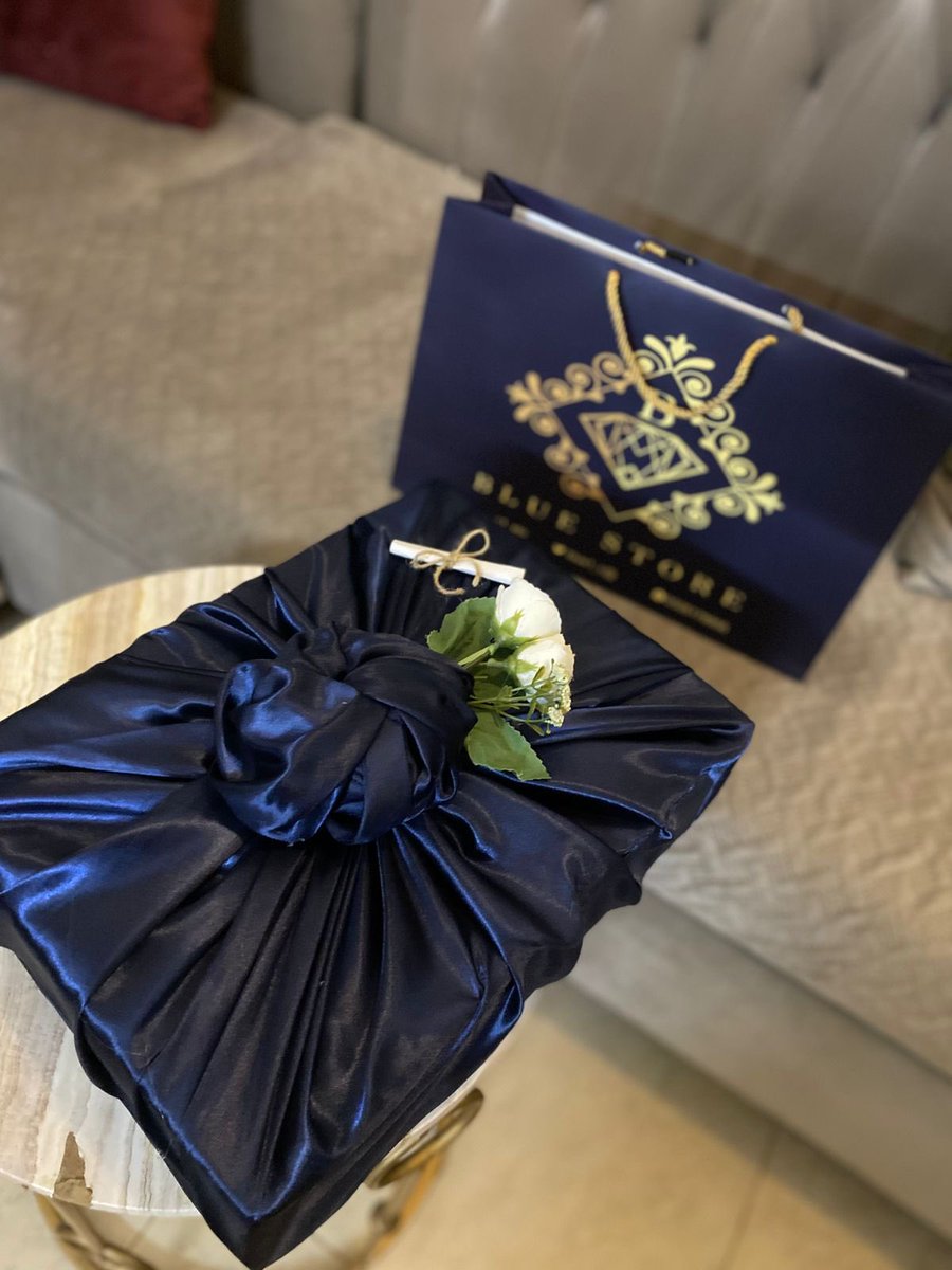 blue1_c's tweet photo. شالُ الكشميرِِ على كتفيك يرقُ حديقة ريحان 💙 https://t.co/i63g1u32Vp