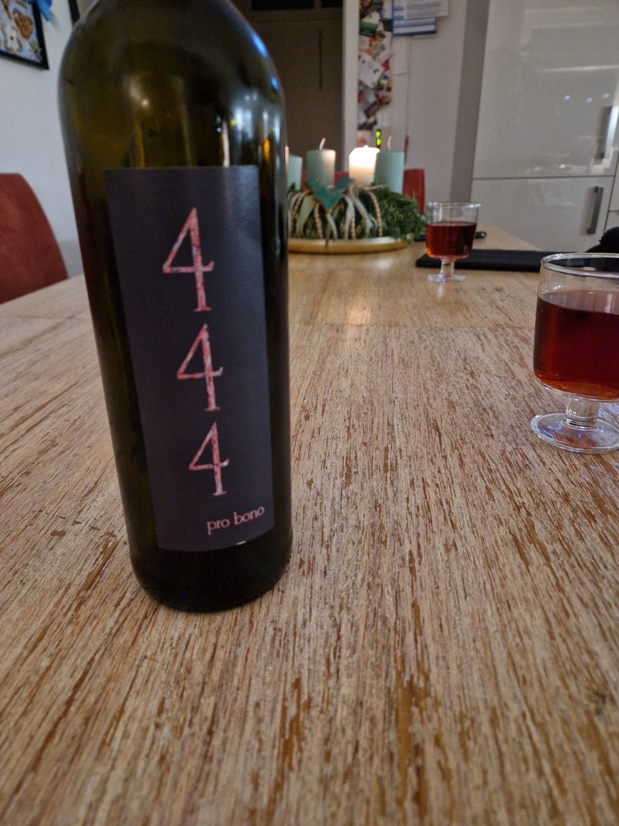 Zur Feier des ersten Urlaubstags hab ich im Weinkeller noch die letzte, übriggebliebene Flasche von was sehr leckerem gefunden. Morgen muss ich mal Inventur machen und das Internet für Ersatz bei <a href="/WeingutSanders/">Weingut-Sanders</a> bemühen.