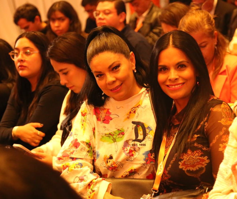 Adriana Flores tweet media