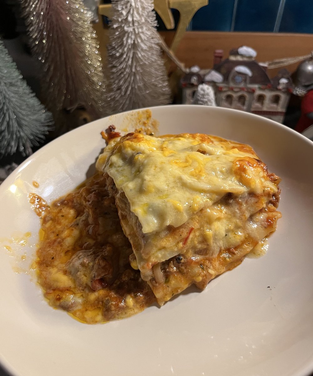 hikingshawty's tweet photo. today i walked nine miles and i had lasagna for dinner :) https://t.co/7OvPZr7HQR