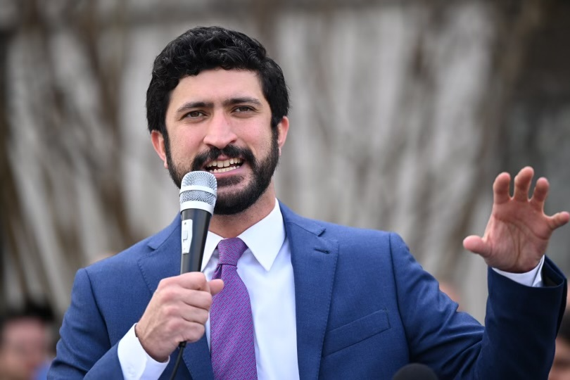 Progressive Caucus (@usprogressives) on Twitter photo 💥𝐁𝐑𝐄𝐀𝐊𝐈𝐍𝐆: following a unanimous vote, <a href="/RepCasar/">Congressman Greg Casar</a> has been elected Chair of the Progressive Caucus for the 119th Congress!
Hailing from the heart of Texas, we can't think of a better person to lead progressives in the fight against extremist GOP autocrats. ✊ 💥𝐁𝐑𝐄𝐀𝐊𝐈𝐍𝐆: following a unanimous vote, <a href="/RepCasar/">Congressman Greg Casar</a> has been elected Chair of the Progressive Caucus for the 119th Congress!
Hailing from the heart of Texas, we can't think of a better person to lead progressives in the fight against extremist GOP autocrats. ✊