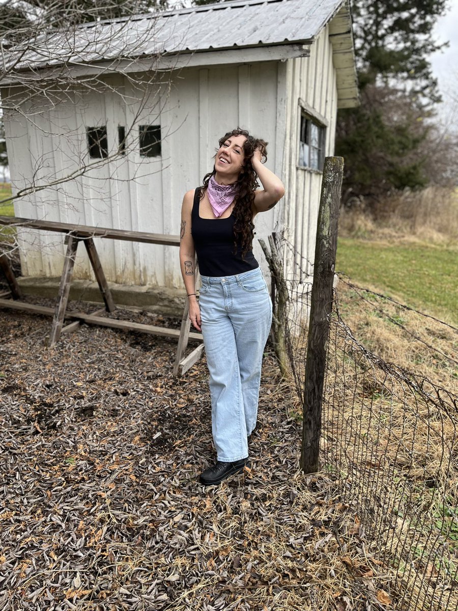 Catch me and the boys making some noise this weekend. Two full band #RobertaFaceplant shows for ya:

⭐️12/6 in West Chester, PA at the Brickette Lounge from 9 pm - 1 am 🆓

⭐️12/7 in Exton, PA at the <a href="/EagleviewTC/">EagleviewTownCenter</a> Holiday Tree Lighting from 2-5 pm (we hit last around 4 pm) 🆓