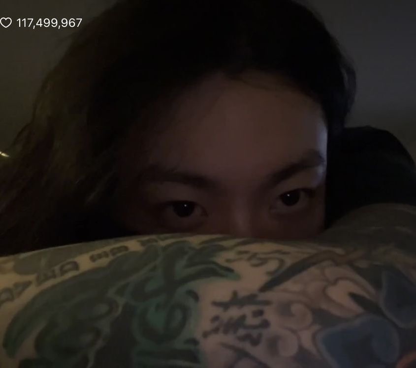 crykookpics's tweet image. damn