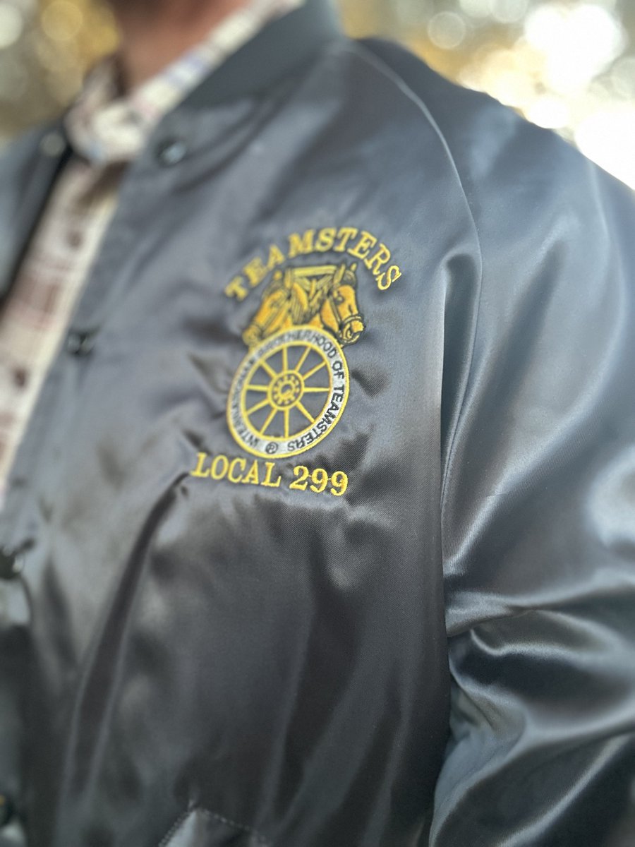 RyanElward's tweet photo. Tonight's dog walking jacket https://t.co/WunPSHqThv