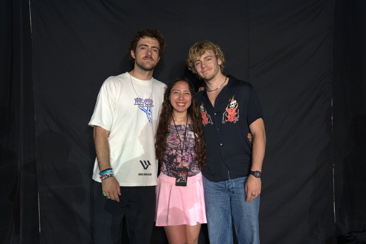 No quiero que termine el año donde finalmente pude abrazar a Ross y Rocky, ni siquiera he soltado ese día 🥺