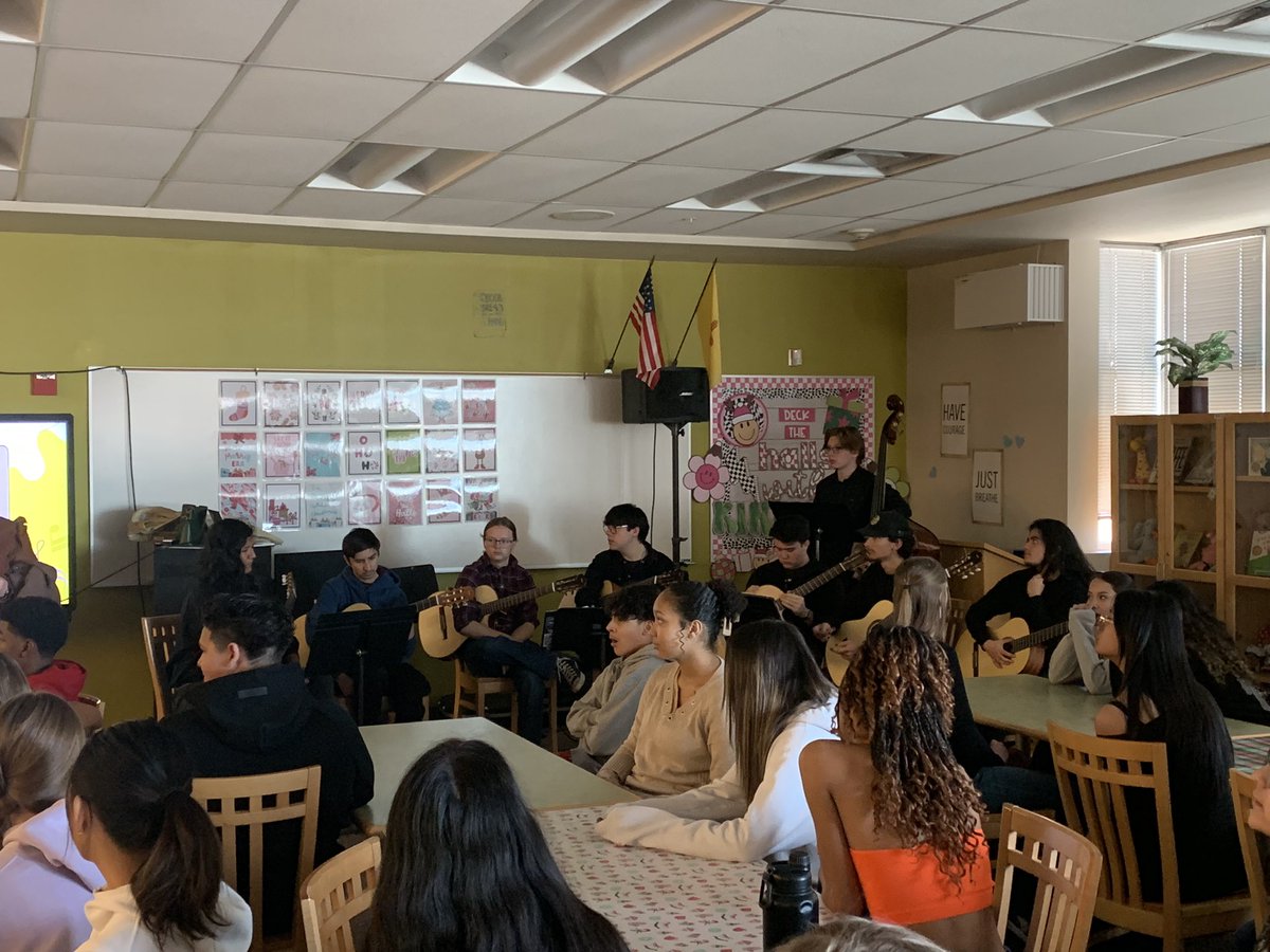 thmsthunder's tweet photo. Our 8th graders had a great visit with @CibolaCougars today! What an amazing fine arts dept you have! Looking forward to our next visit! @ABQschools @Chris_APSMS @apsfinearts @ana_sanch96 #APSGoal4 https://t.co/Bgy1Lv9GL8