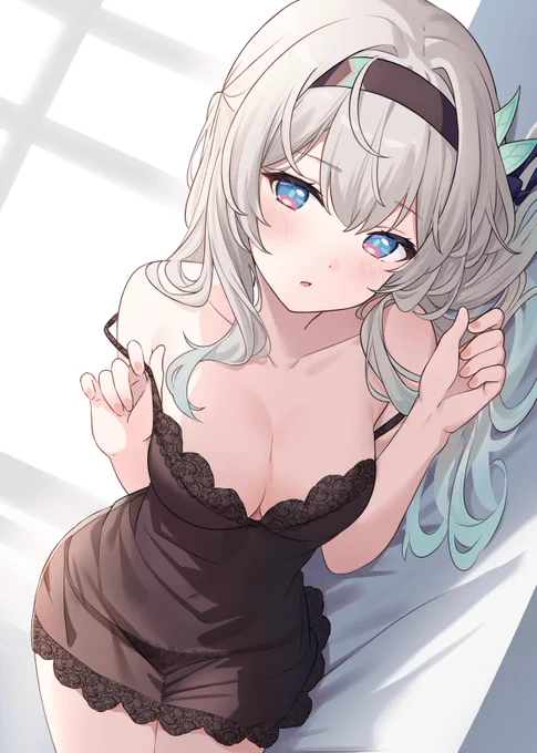 Keeping the bed warm ◜▿◝ 