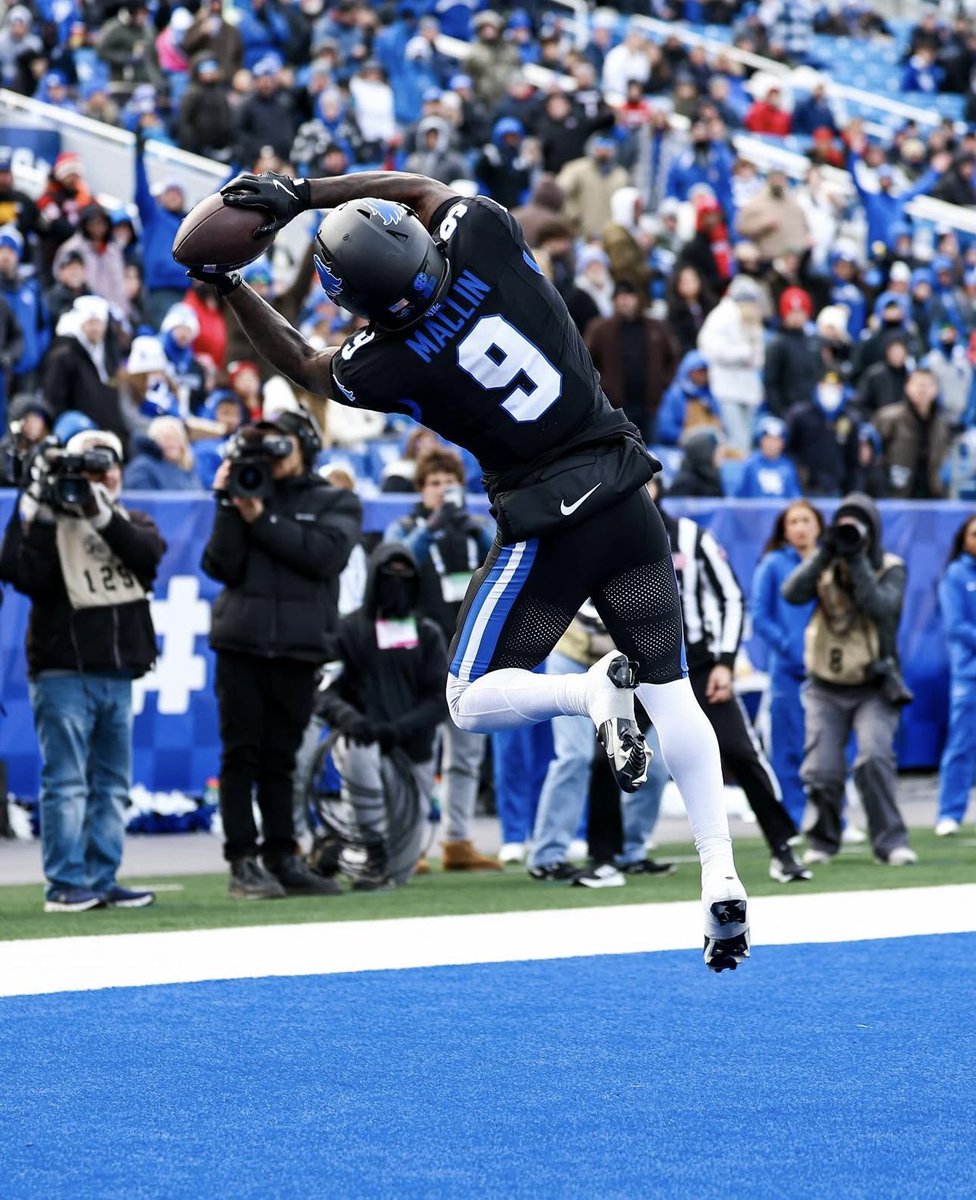 routerunner9's tweet photo. Here to stay. #BBN 💙 https://t.co/HLaipufcIl