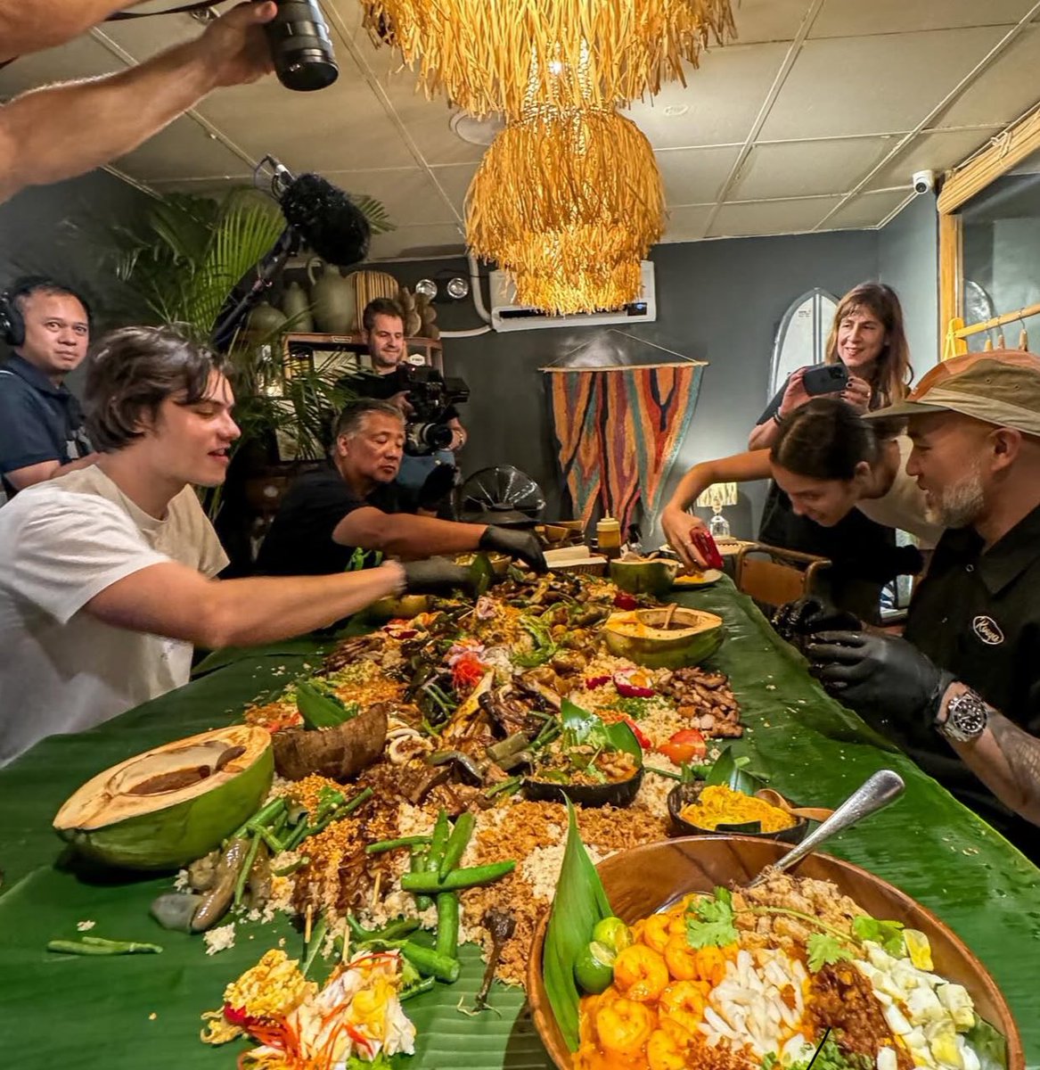 bellyslivia's tweet image. olivia filming him 😭😭😭😭😭😭