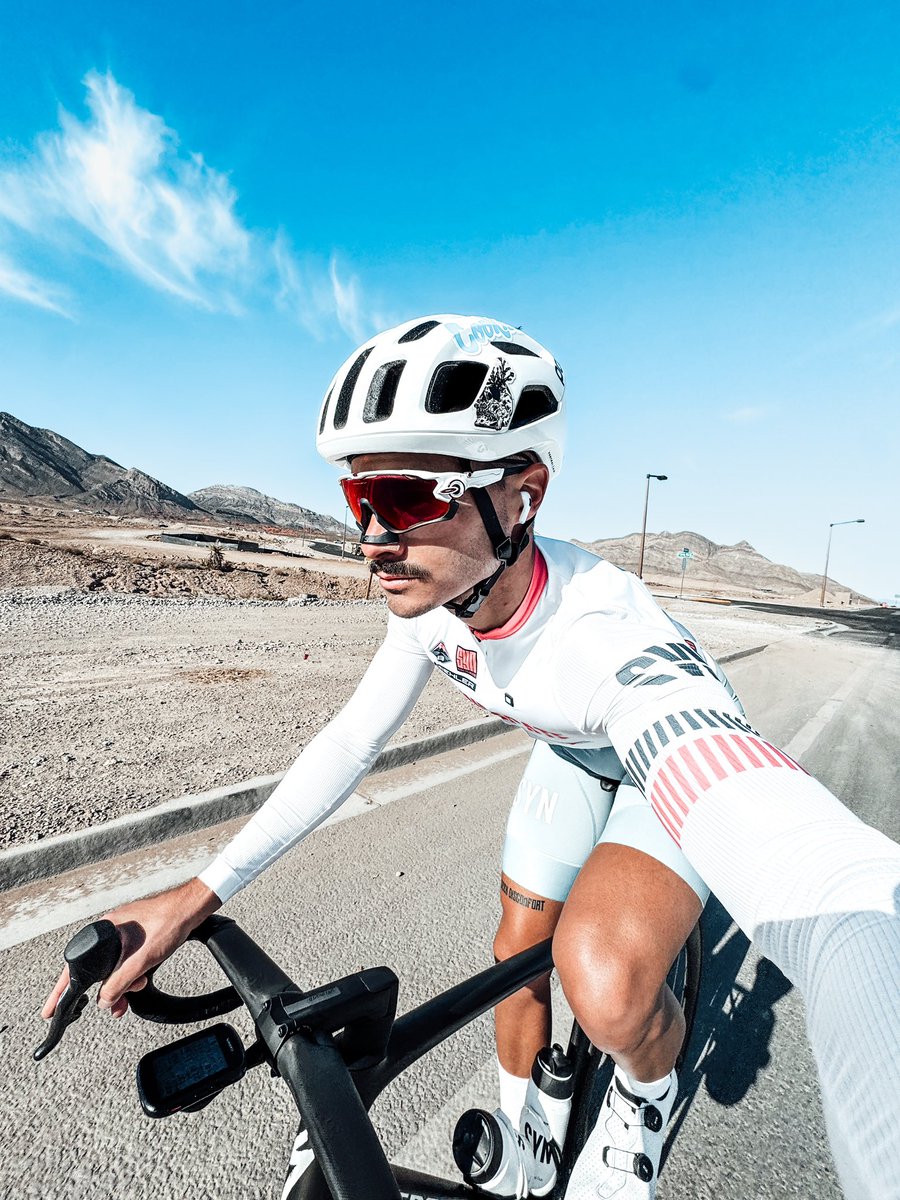 AustinErikson's tweet photo. It’s December and I’m riding outside… 🤯 https://t.co/CewFeK9zOS