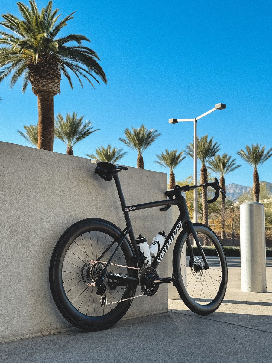 AustinErikson's tweet photo. It’s December and I’m riding outside… 🤯 https://t.co/CewFeK9zOS