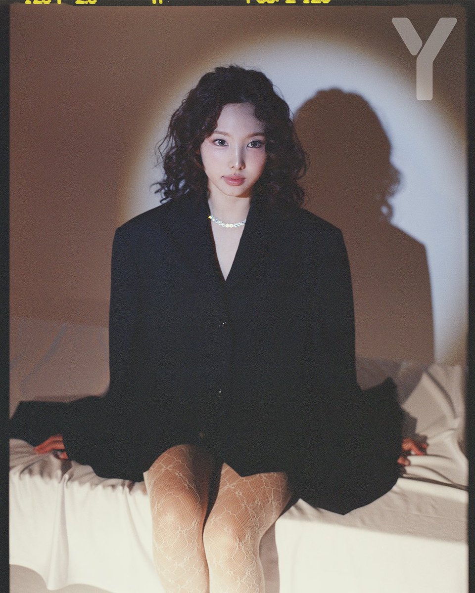 ymag_kr's tweet photo. NAYEON

데뷔 9주년을 맞이한 트와이스가 오늘 미니 앨범 <스트래티지>로 돌아옵니다. 그중 사랑스러운 웃음이 매력적인 올라운더 멤버 나연을 만났는데요. 무대 뒤 고요함이 흐르는 나연의 순간을 Y 매거진 겨울호에서 확인하세요.

#Ymagazine
#TWICE #NAYEON #트와이스 #나연 https://t.co/fFFioVcCyQ