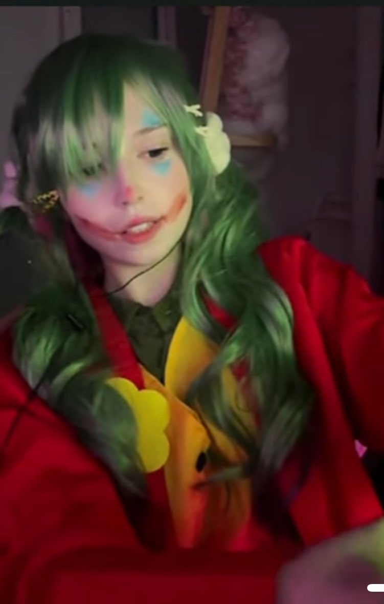 hey guys english is my third language what does “clussy” mean?