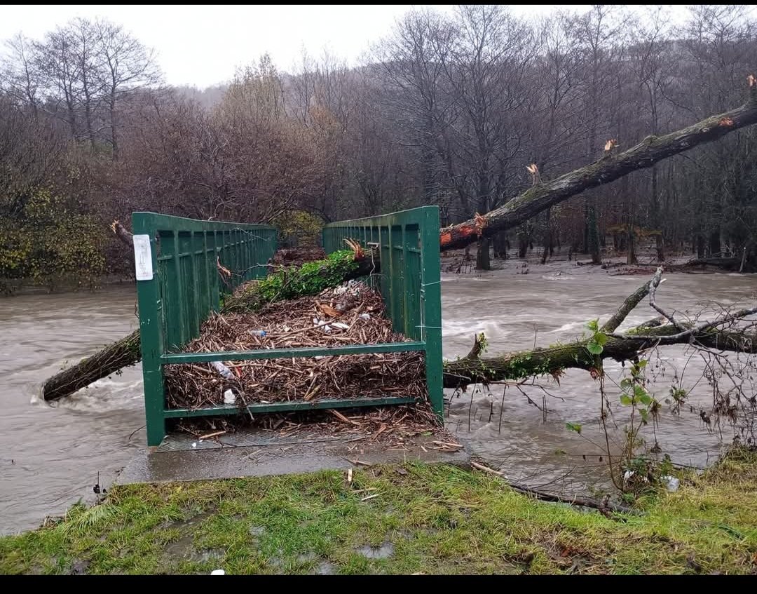 g10fty's tweet photo. @NatResWales Another storm heading our way. Hoover Dam world famous looks the Llanbradach Dam on the River Rhymeney. Rhe village came close to flooding during the last storm but @NatResWales and @CaerphillyCBC have done nowt to clear the debris https://t.co/mu2UrYhop3