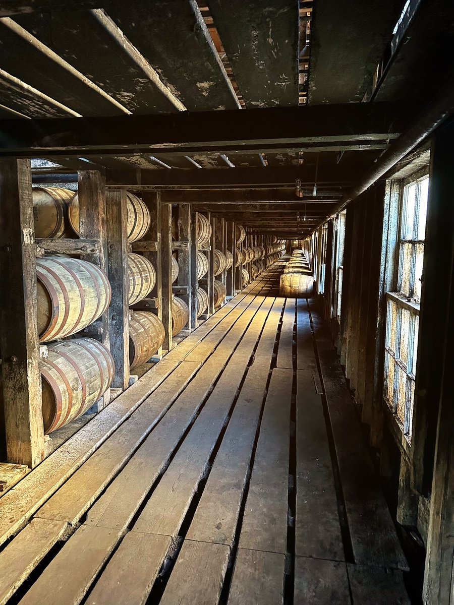 FirebirdBo's tweet photo. The really cold weather couldn’t stop Tyrone #Rickhouse A from showin off! I love this old warehouse! @WildTurkey #KentuckyBourbon #BourbonWhiskey #Bourbon #Kentucky #BourbonTrail #VisitWildTurkey https://t.co/Dsn9Xf8ddC