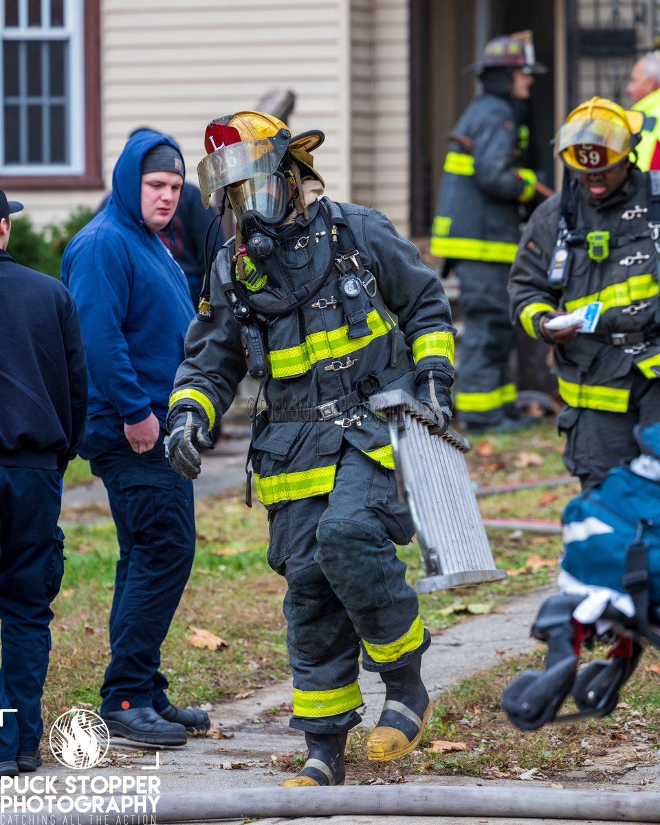 PSPhoto1's tweet photo. On November 17th Detroit firefighters worked a small fire in a dwelling on Westbrook Street. See more at https://t.co/IAnRcdWpr2
.
.
#WorkingFire #StructureFire #BoxAlarm #FirstResponders #Firefighter #Firefighters #Fireman #FireDepartment https://t.co/Ty59I08ejn